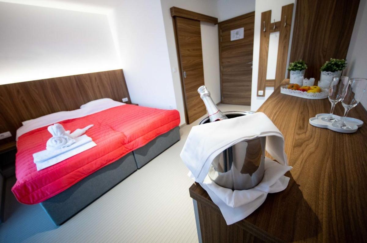 Hotel Gostilna Pugelj Novo Mesto Exterior foto